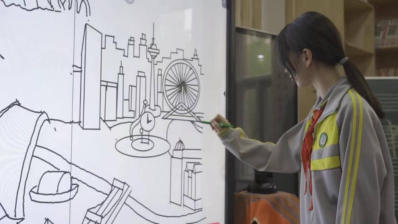 三省学生同屏共绘现代版《千里江山图》,山川湖海与人间烟火“云”端相遇-黑板洞察